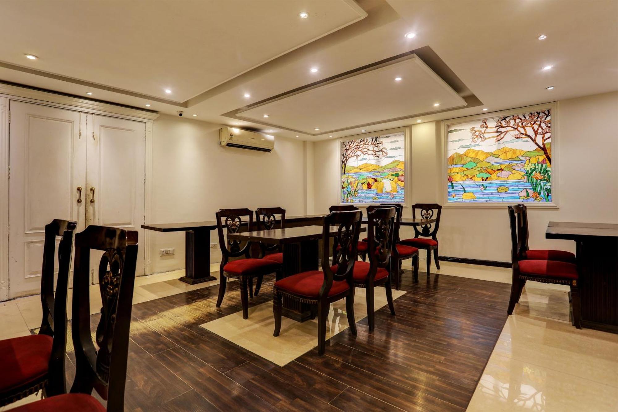 Townhouse The Royce New Friends Colony Hotel New Delhi Bagian luar foto