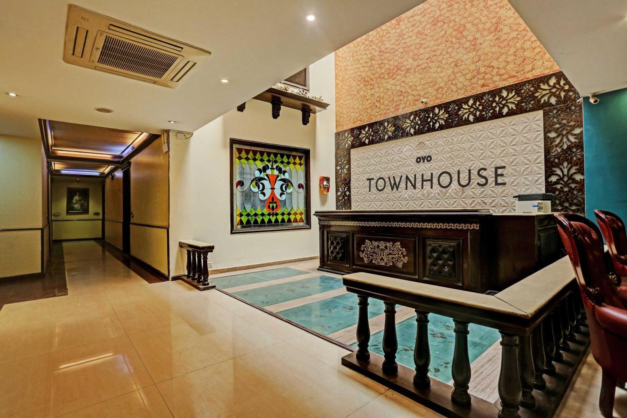 Townhouse The Royce New Friends Colony Hotel New Delhi Bagian luar foto
