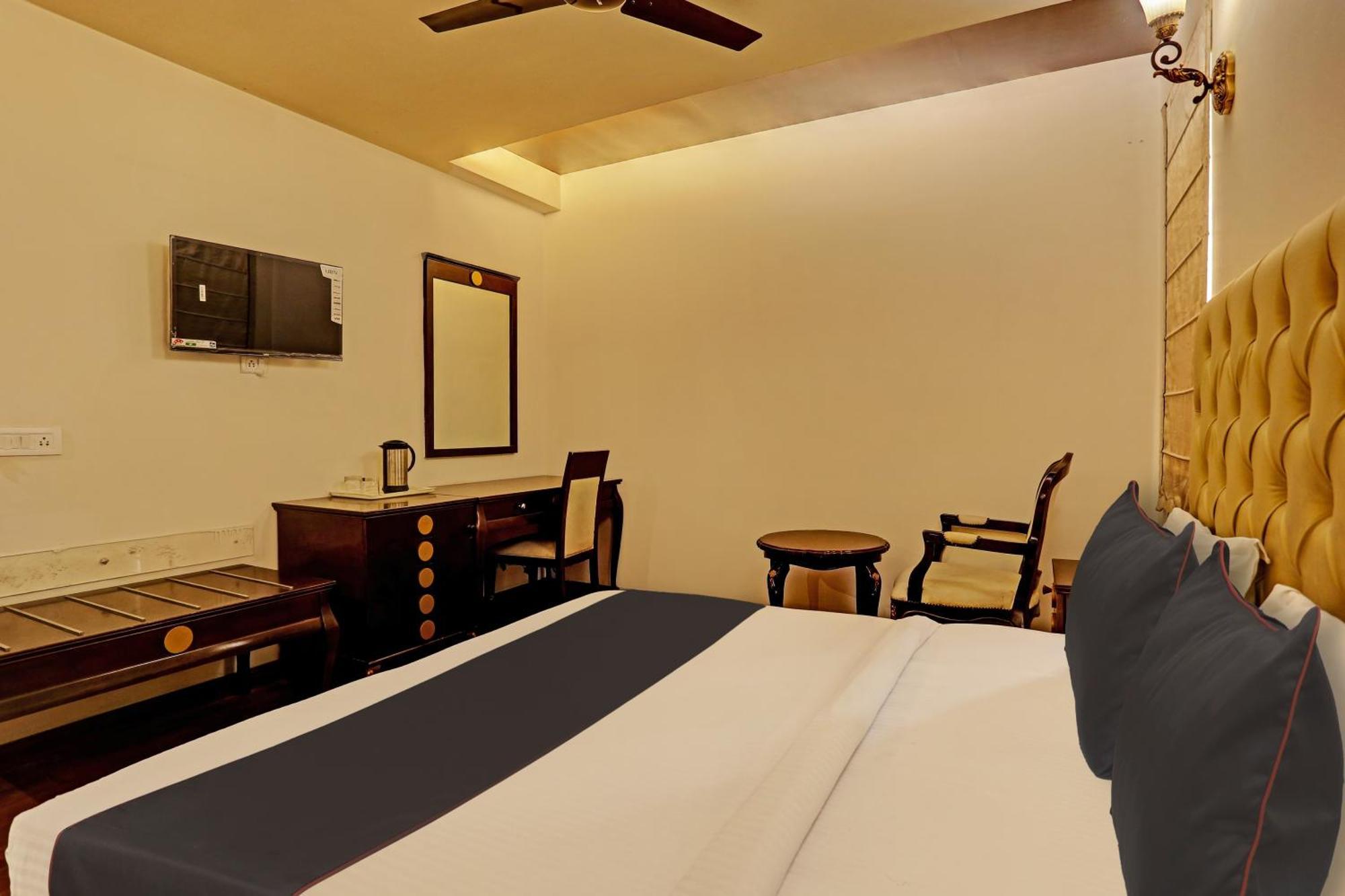 Townhouse The Royce New Friends Colony Hotel New Delhi Bagian luar foto