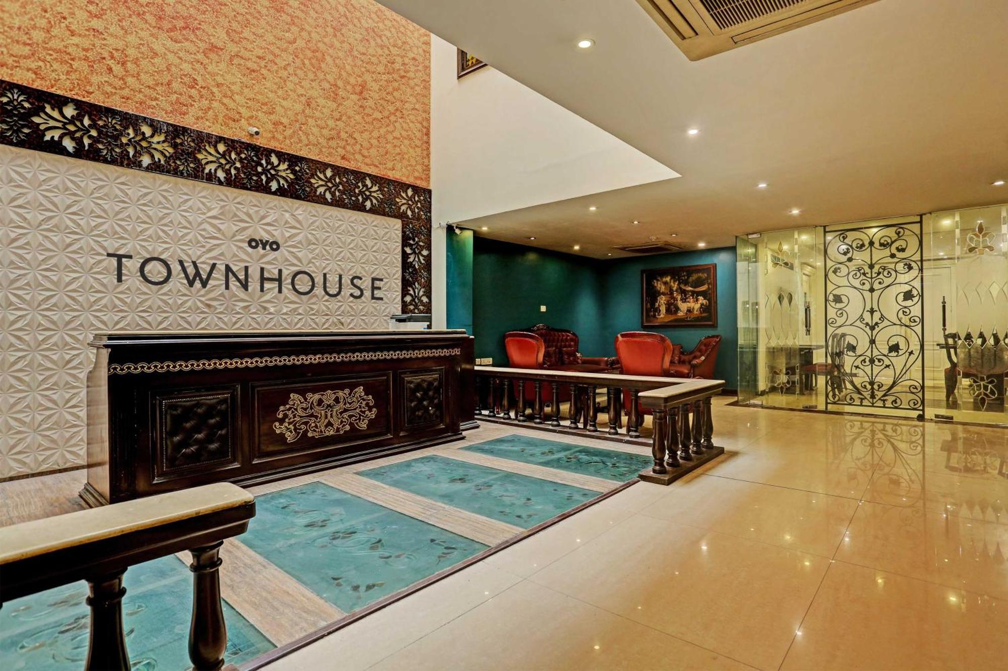 Townhouse The Royce New Friends Colony Hotel New Delhi Bagian luar foto