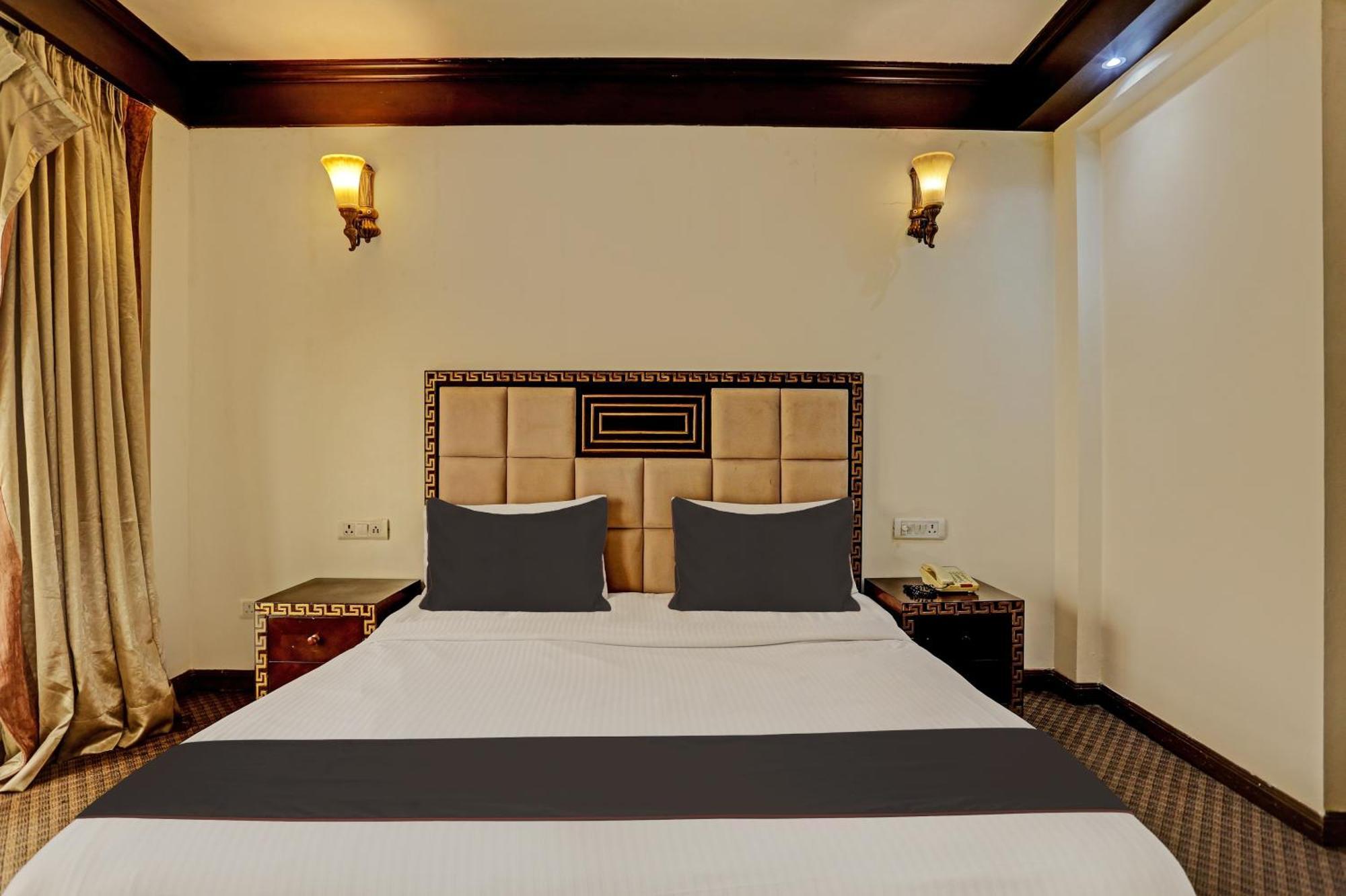 Townhouse The Royce New Friends Colony Hotel New Delhi Bagian luar foto