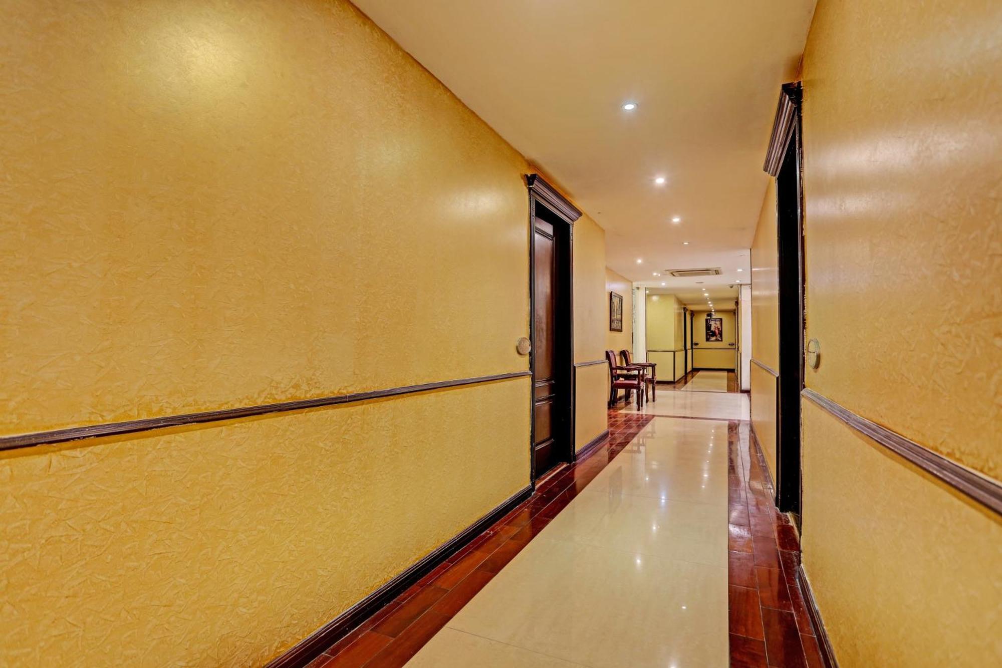 Townhouse The Royce New Friends Colony Hotel New Delhi Bagian luar foto