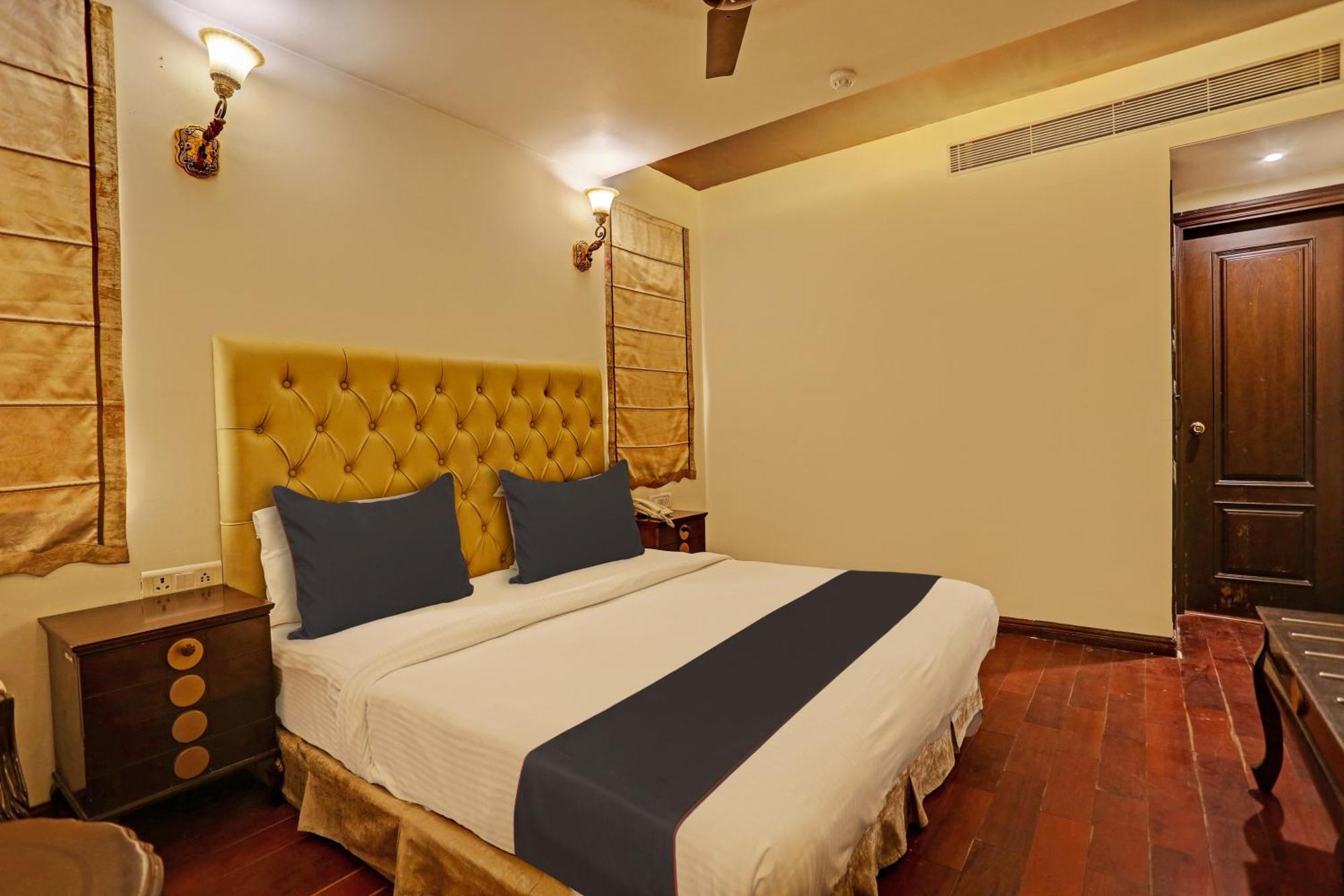 Townhouse The Royce New Friends Colony Hotel New Delhi Bagian luar foto