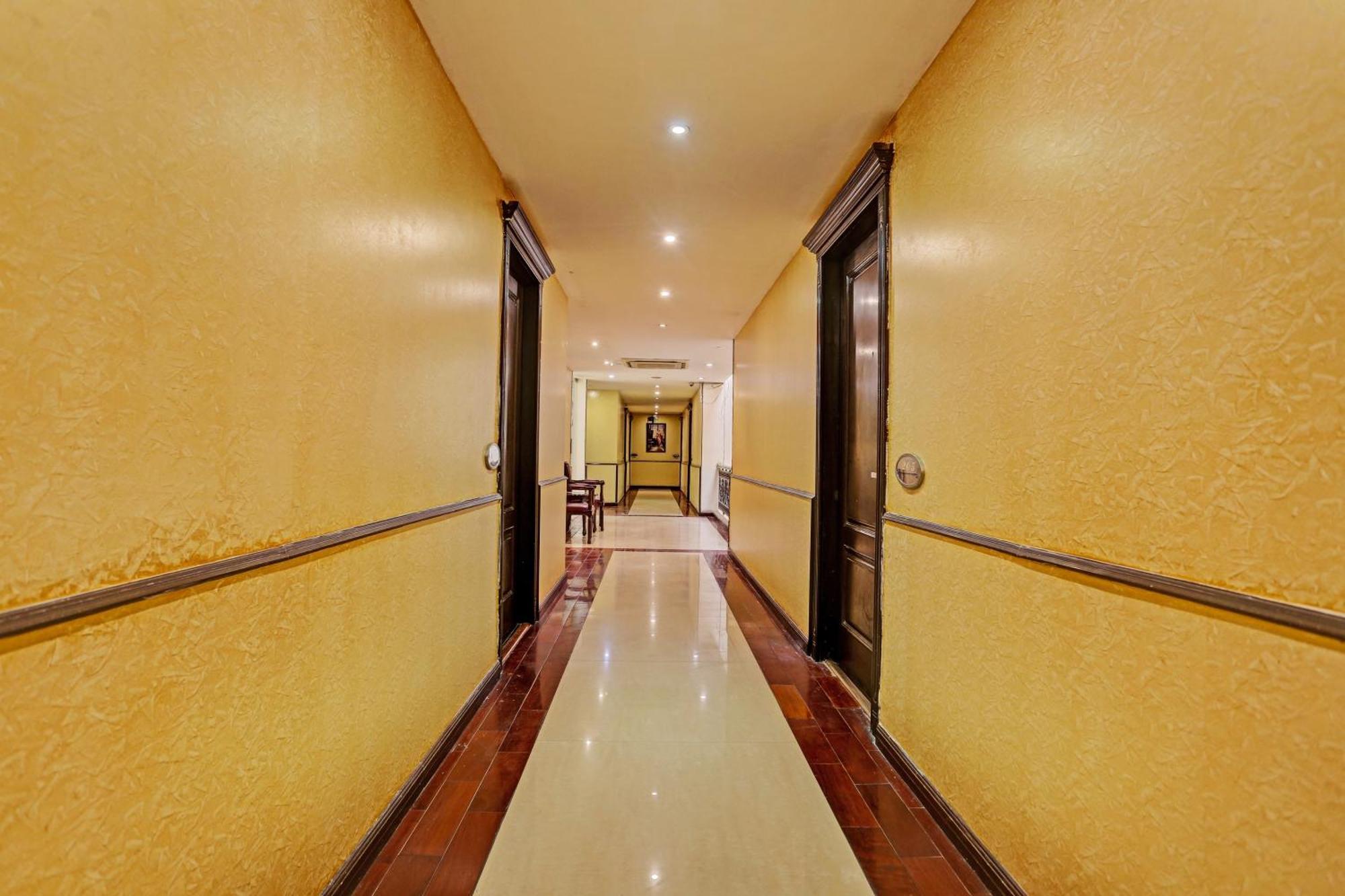 Townhouse The Royce New Friends Colony Hotel New Delhi Bagian luar foto