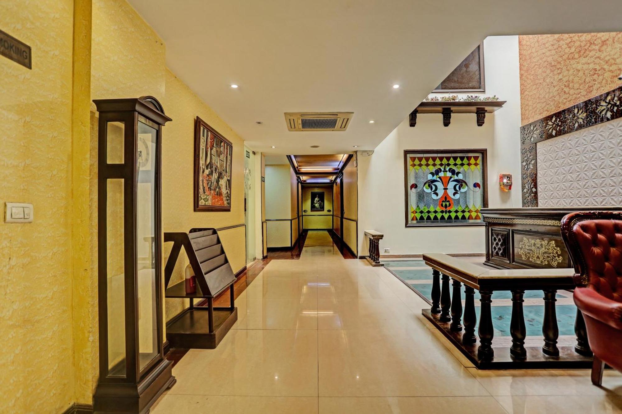 Townhouse The Royce New Friends Colony Hotel New Delhi Bagian luar foto