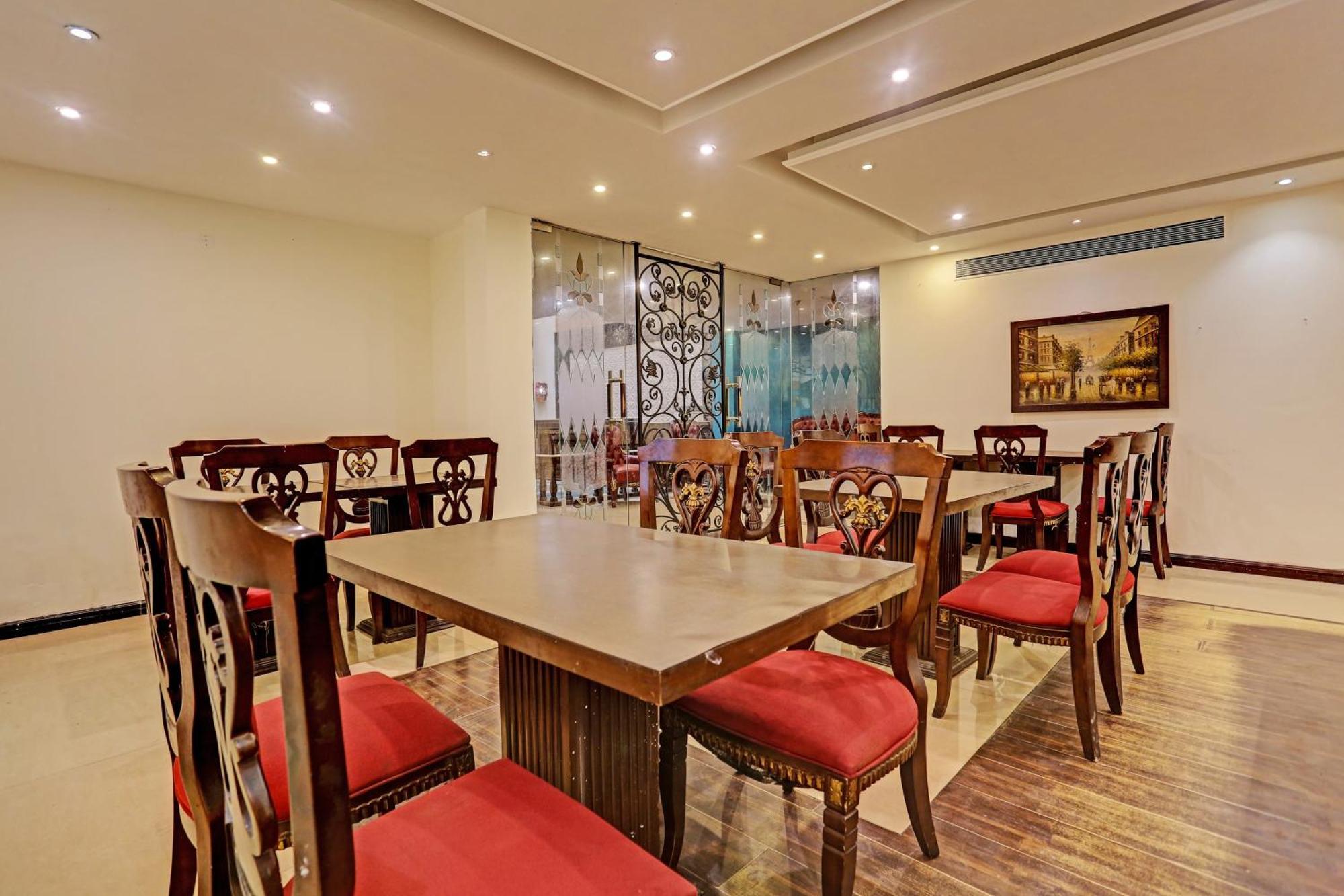 Townhouse The Royce New Friends Colony Hotel New Delhi Bagian luar foto