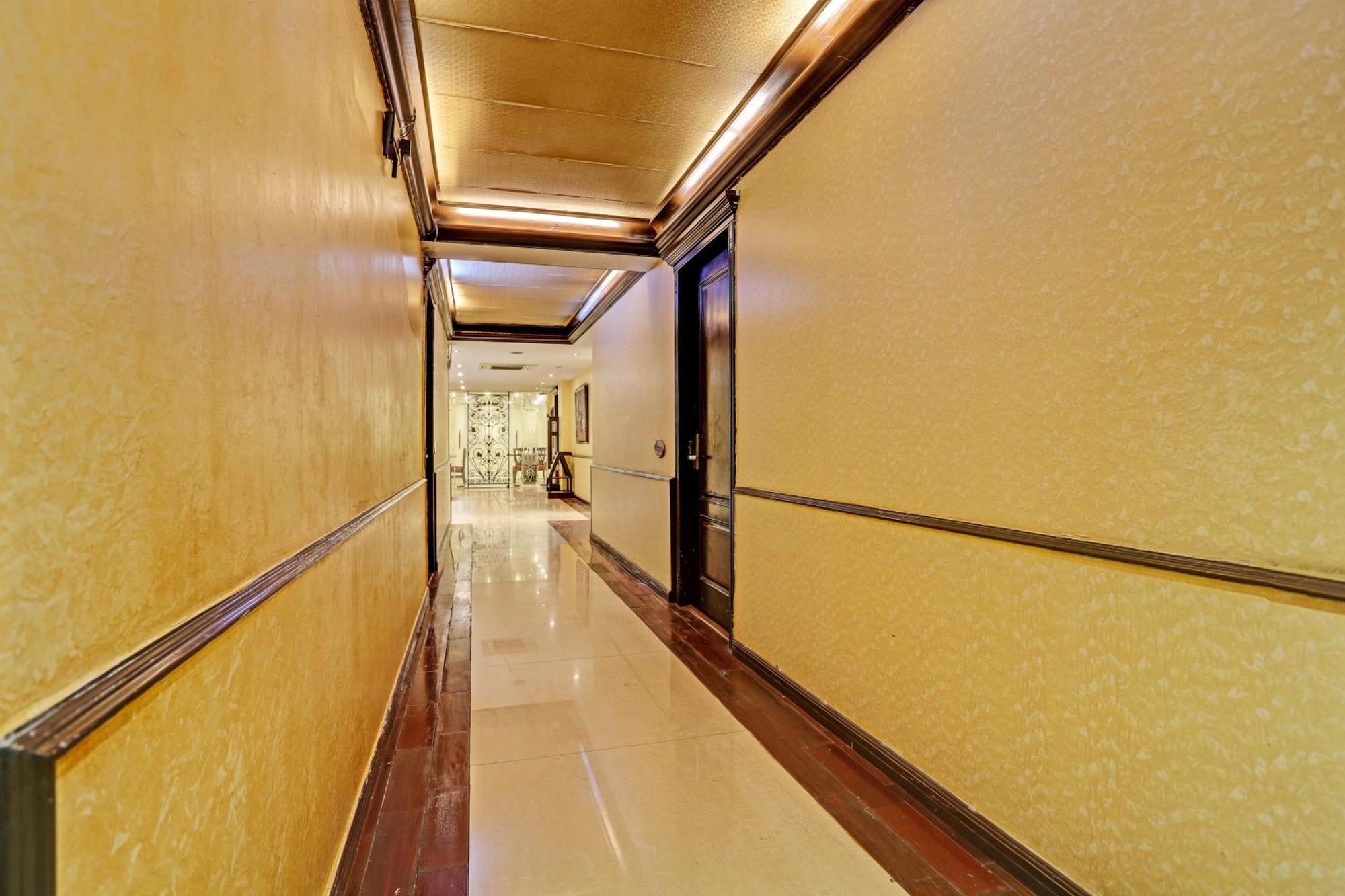Townhouse The Royce New Friends Colony Hotel New Delhi Bagian luar foto