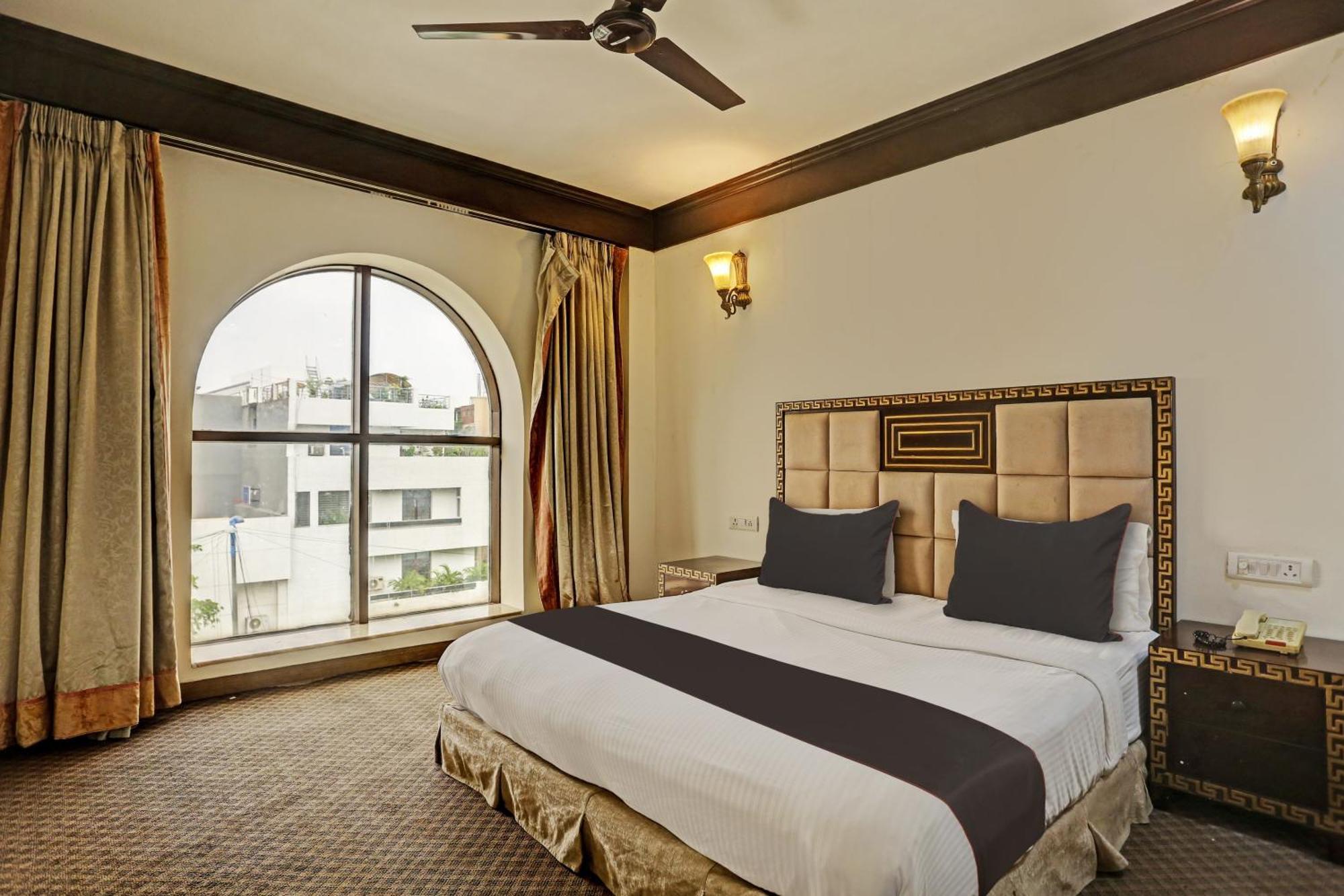 Townhouse The Royce New Friends Colony Hotel New Delhi Bagian luar foto