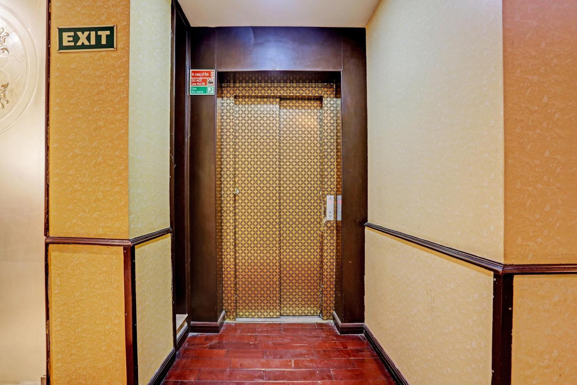 Townhouse The Royce New Friends Colony Hotel New Delhi Bagian luar foto