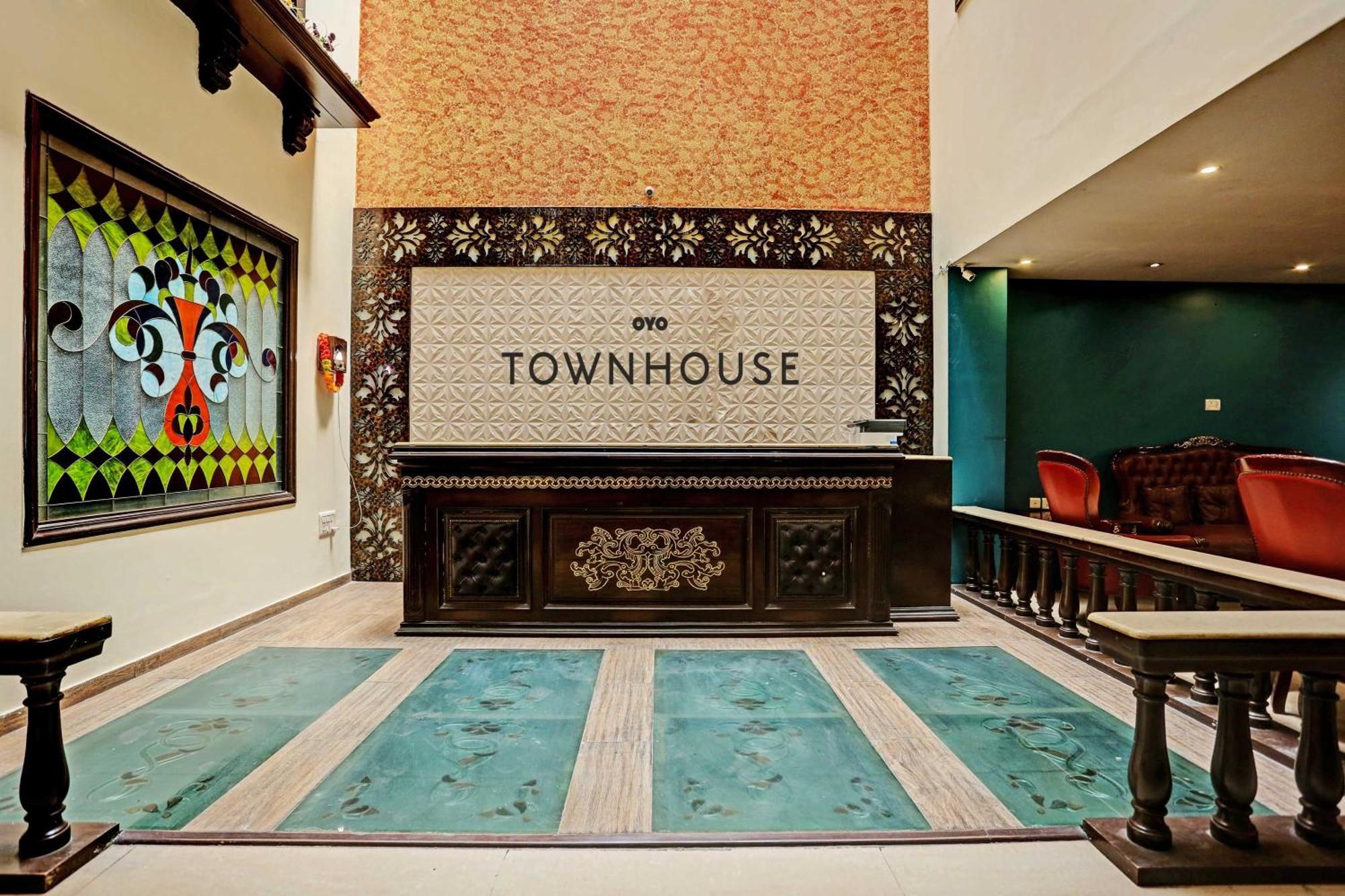 Townhouse The Royce New Friends Colony Hotel New Delhi Bagian luar foto