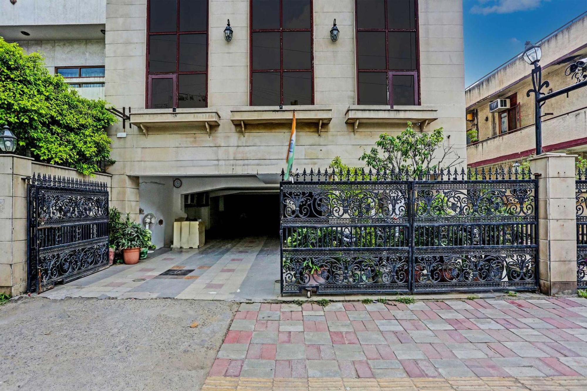 Townhouse The Royce New Friends Colony Hotel New Delhi Bagian luar foto
