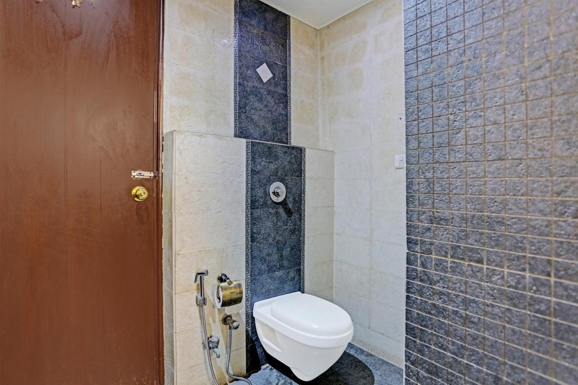 Townhouse The Royce New Friends Colony Hotel New Delhi Bagian luar foto